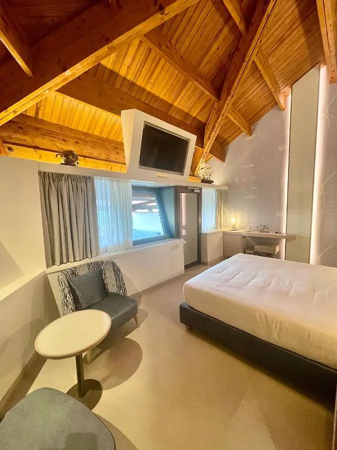 Hotel La Bussola - Beach&Golf Punta Ala 4*,