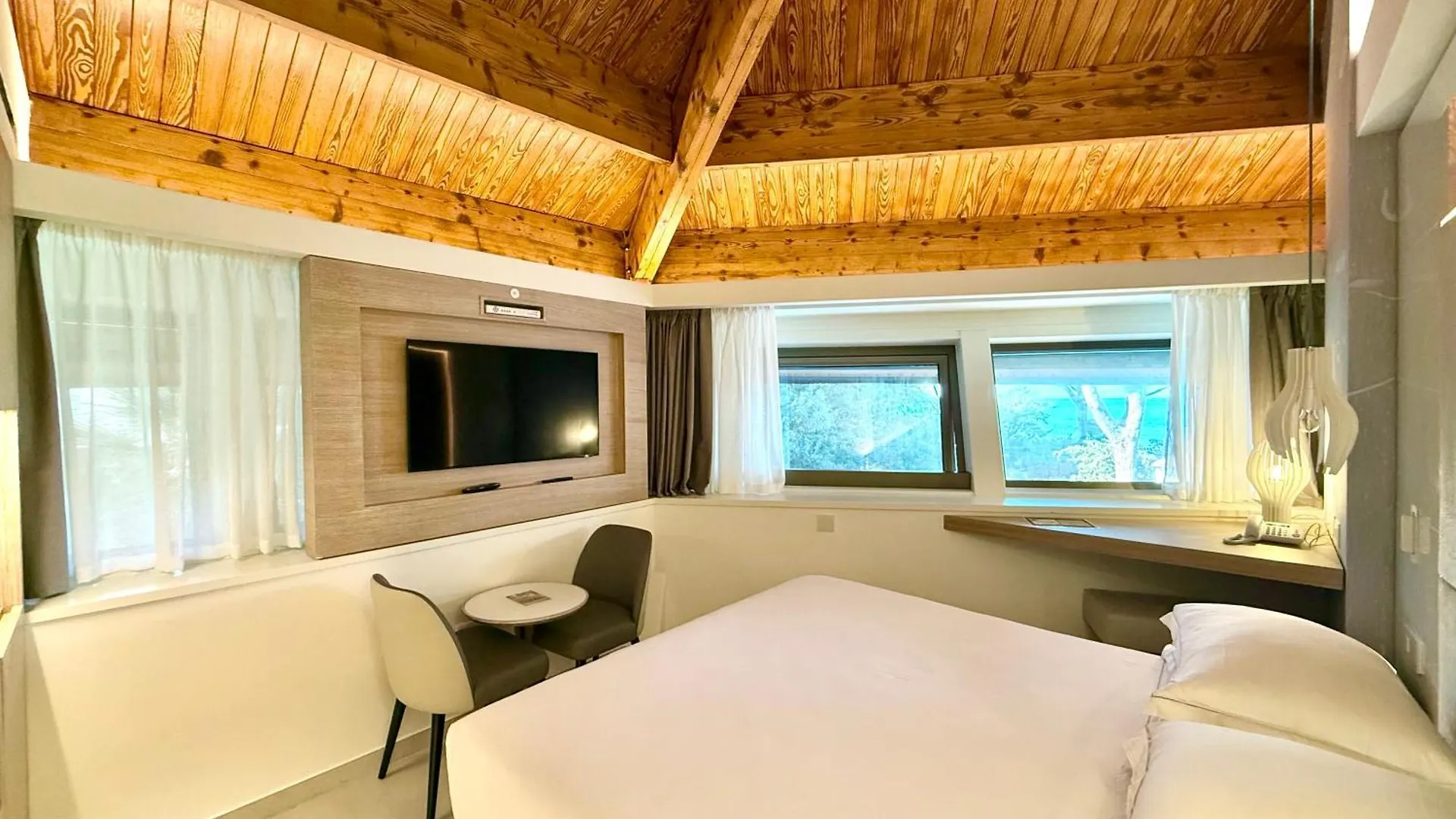 La Bussola Beach Hotel